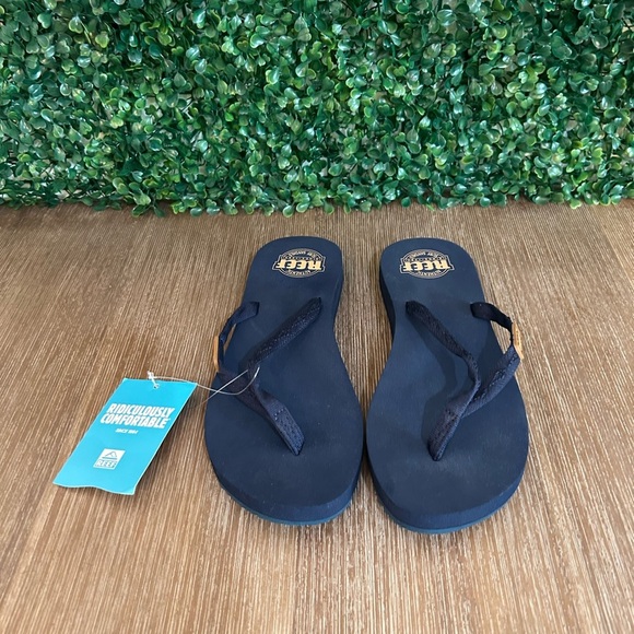Reef Women’s Water Vista Sandals Size 9 – Comfortable & Stylish Footwear Navy - Picture 1 of 6